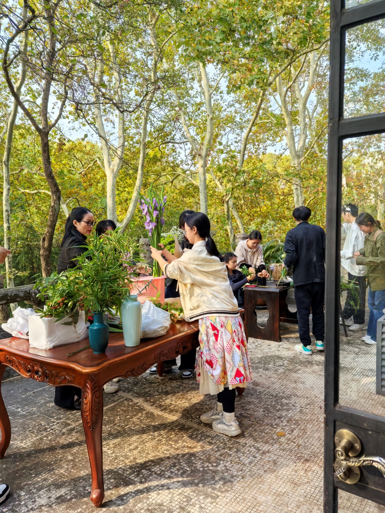 图1 茶席插花的现场教学